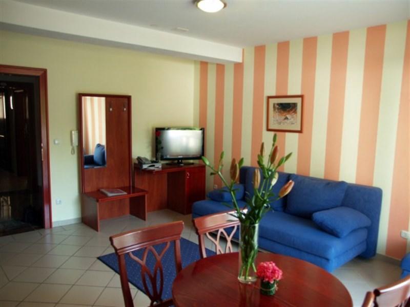 Apartments Vila Kristina Baska Voda Exterior photo